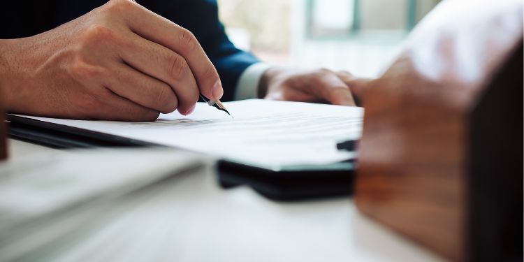 Jak napisać pozew o alimenty na dziecko? Poradnik krok po kroku!