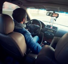 Zakaz prowadzenia pojazdów – kiedy sąd może go orzec i na jak długo?