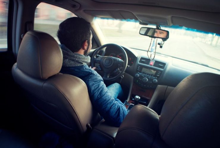 Zakaz prowadzenia pojazdów – kiedy sąd może go orzec i na jak długo?