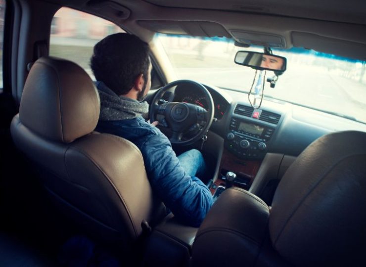 Zakaz prowadzenia pojazdów – kiedy sąd może go orzec i na jak długo?