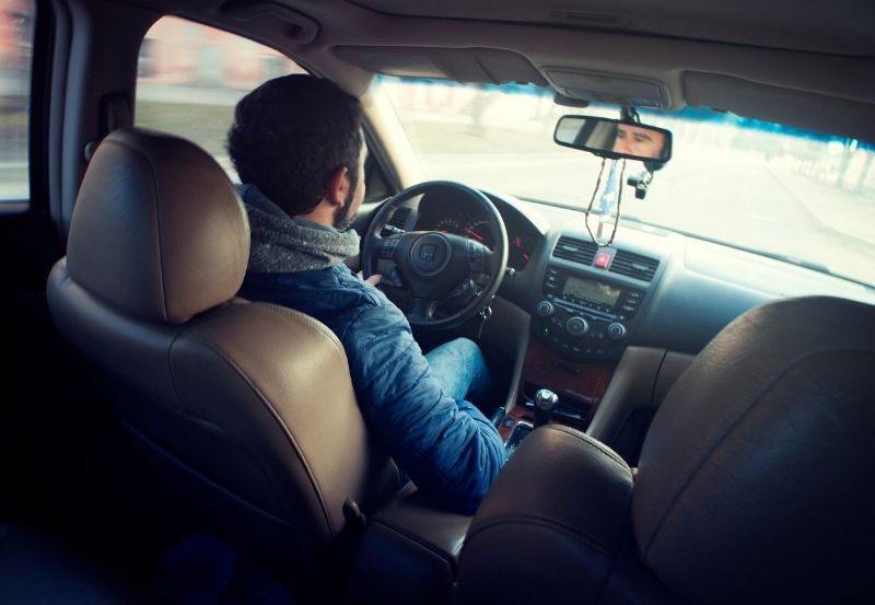 Zakaz prowadzenia pojazdów – kiedy sąd może go orzec i na jak długo?